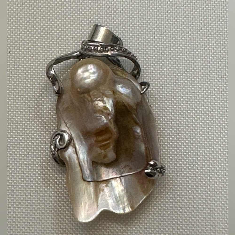 Water pearl pendant in silver cage